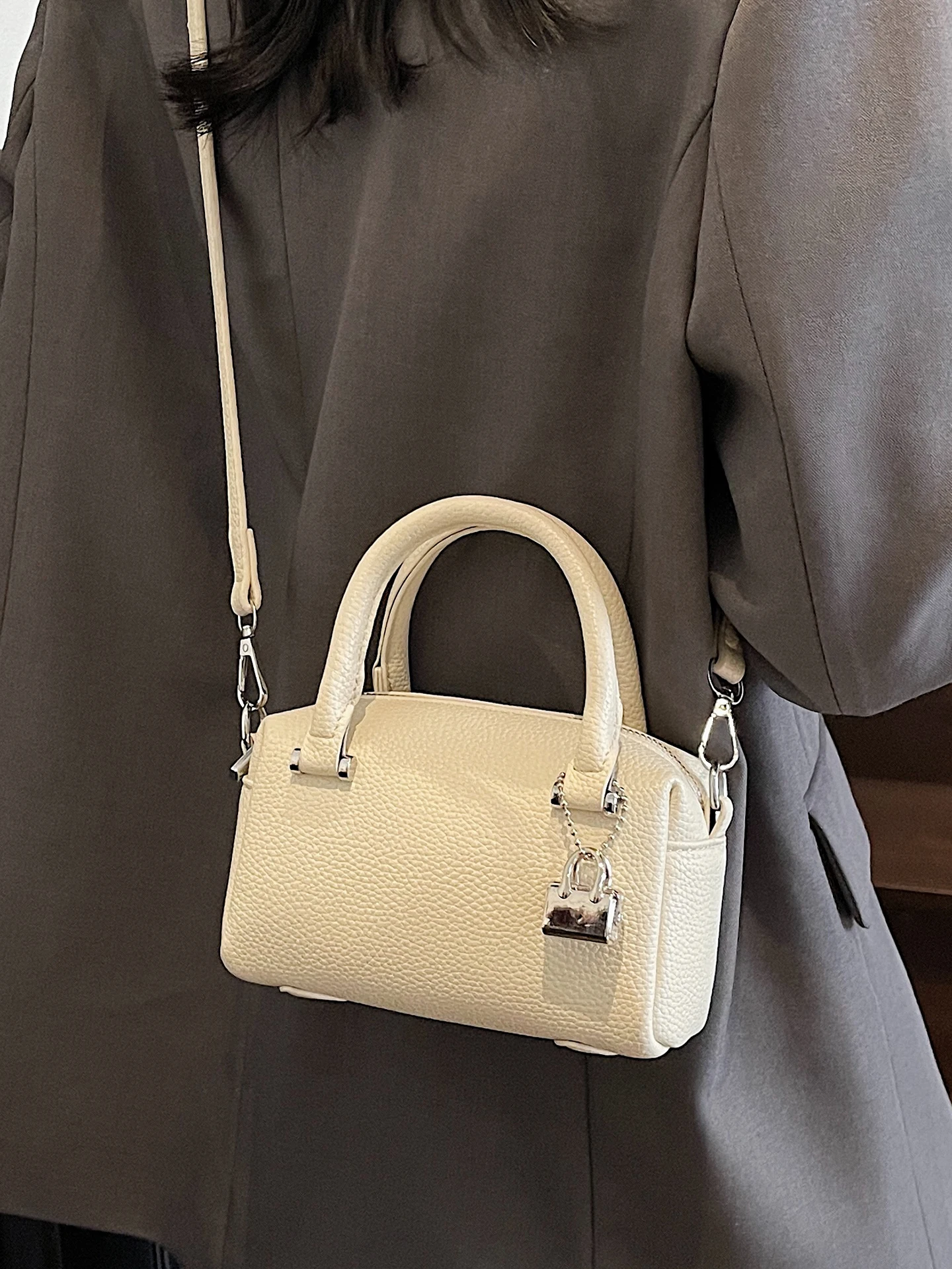 

Modern Neutral Sle Women's Crossbody Bag Summer Versatile ular Pillow Handbag Soft PU Leather Single oulder Bag