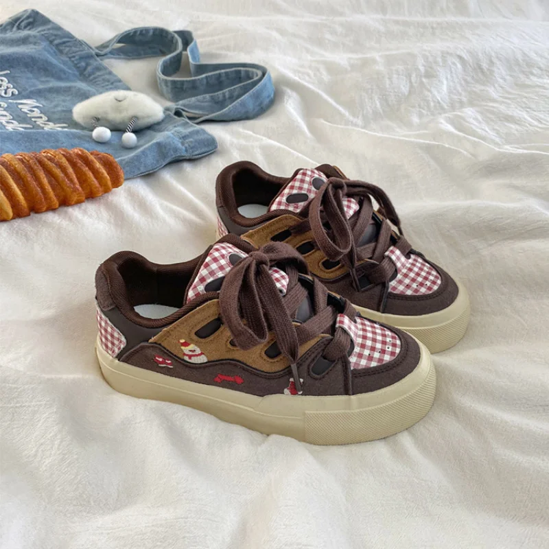 

2025 корейские повседневные женские кроссовки в стиле ретро, белые модные студенческие минималистичные маленькие белые туфли на платформе со шнуровкой