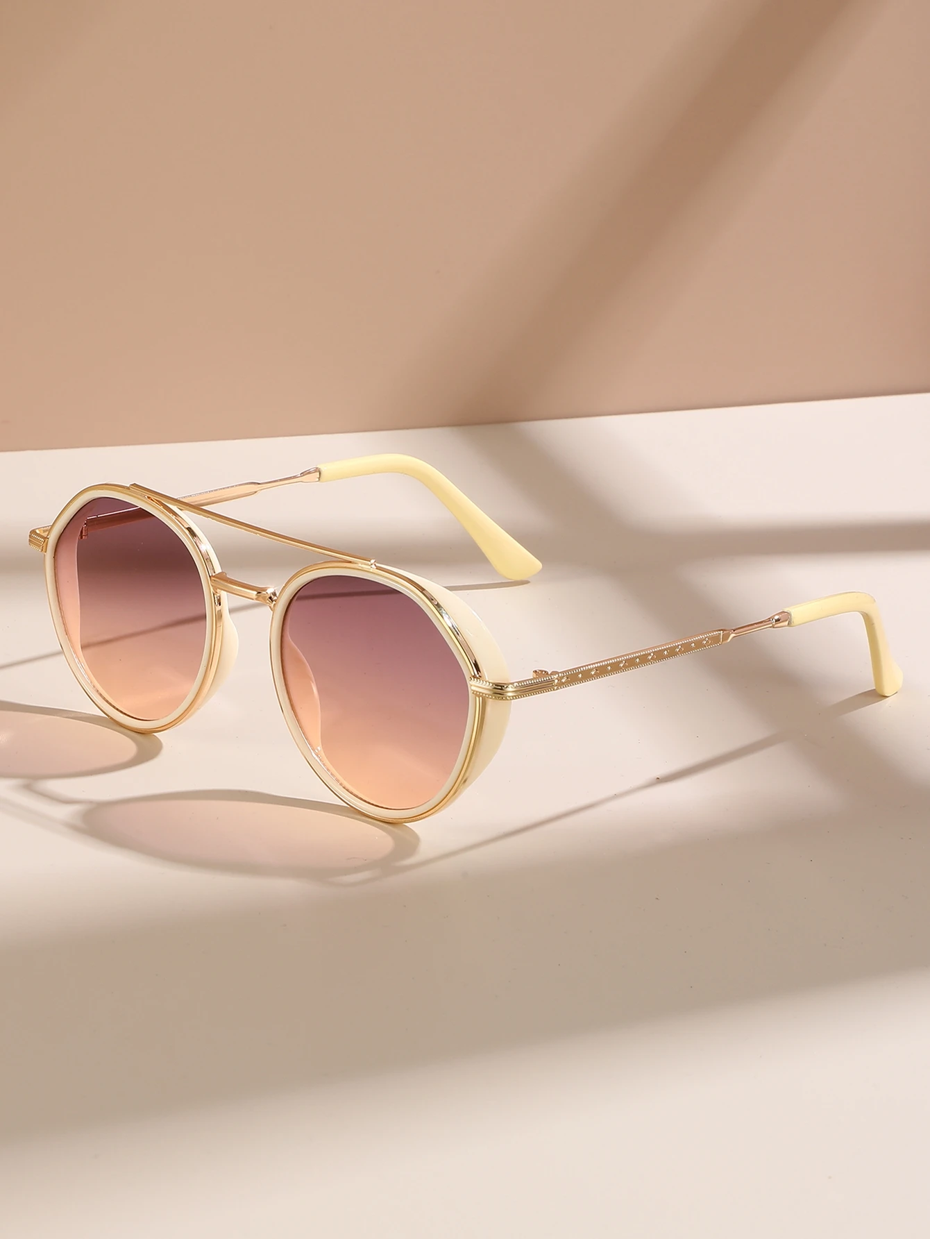1Pc Retro Metal Double Bridge Toad Frame Glasses Beige Frame Classic Luxury Fashion Design Fashion Street Style Party Glasses — zdjęcie 4