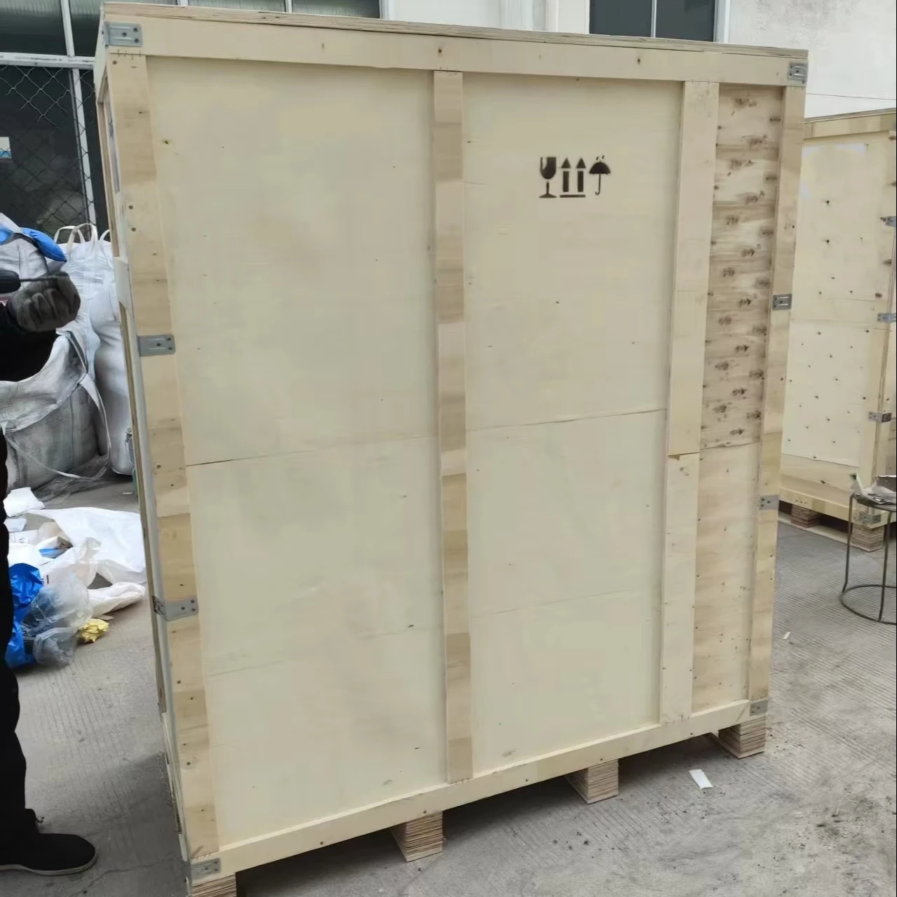 Transport Wooden Boxes Are Used to Protect Equipment Transportation Safety