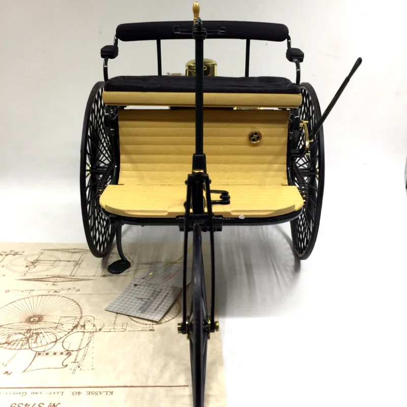 Fine 1/8 New Arrival Special Price Die-cast Metal 1886 World's First Car Model Furniture Display Collection Toys For Children