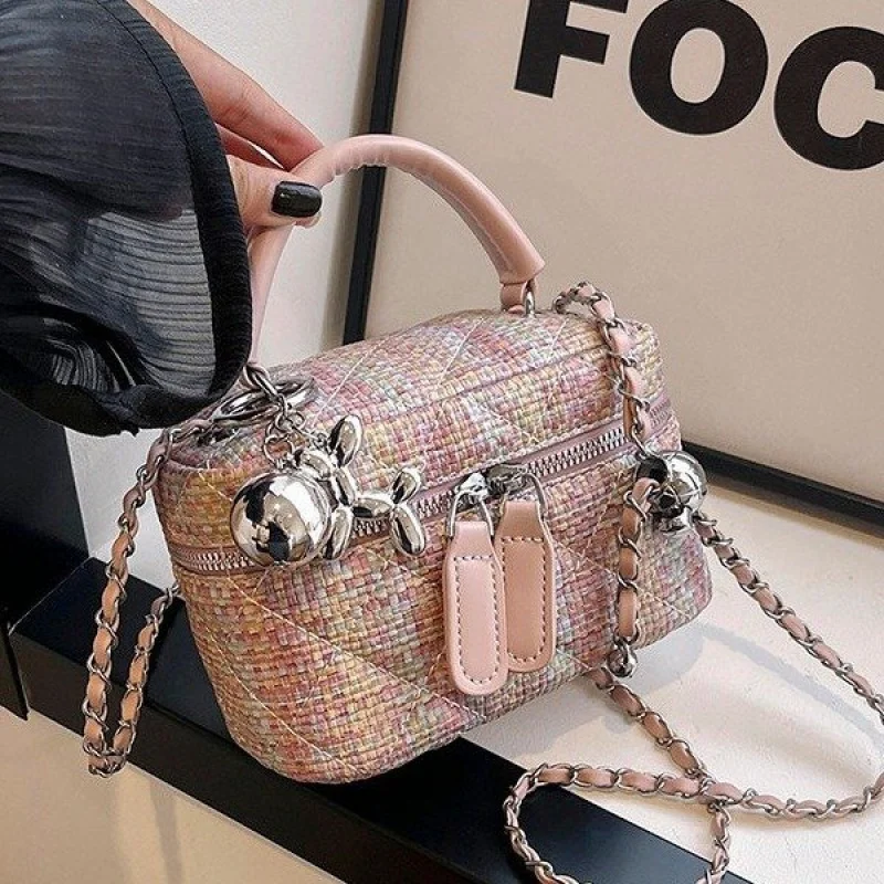 

Women's Crossbody-Bag Made Of Premium Leather Boasting Trendy Design And High-End Paris Look ​