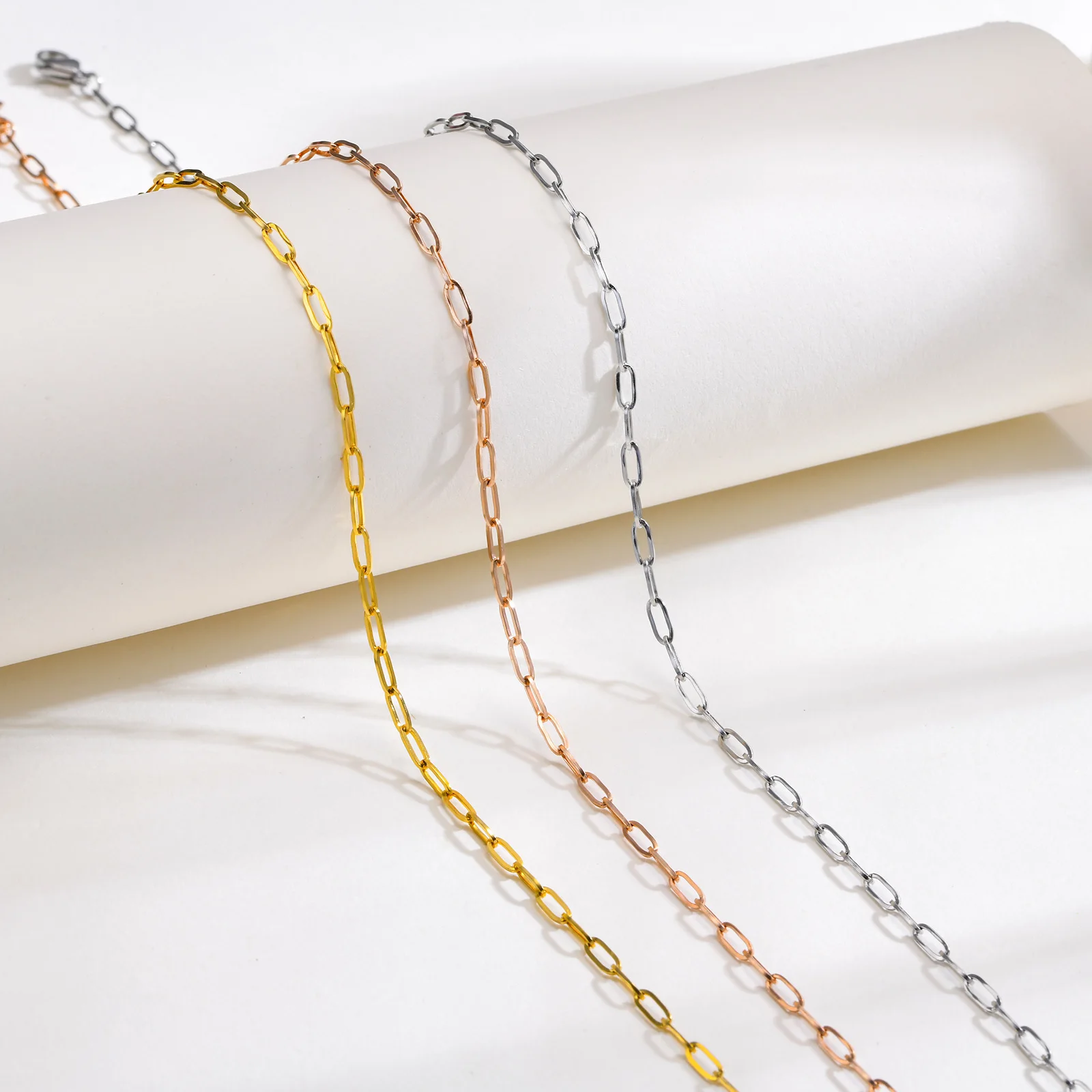Vnox eleganckie naszyjniki z łańcuszkiem spinaczowym dla kobiet, prostokątny choker ze stali nierdzewnej w kolorze różowego złota, regulowany kołnierz — zdjęcie 5