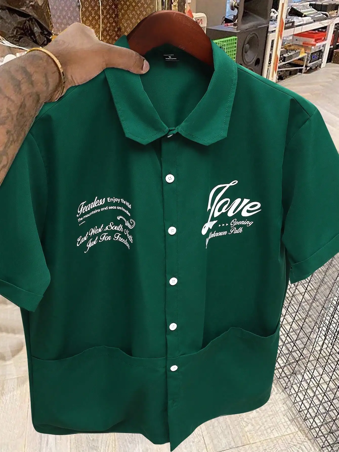 

Men's Green Short Sleeve Button-Up Shirt with Graphic Print and Front Pockets