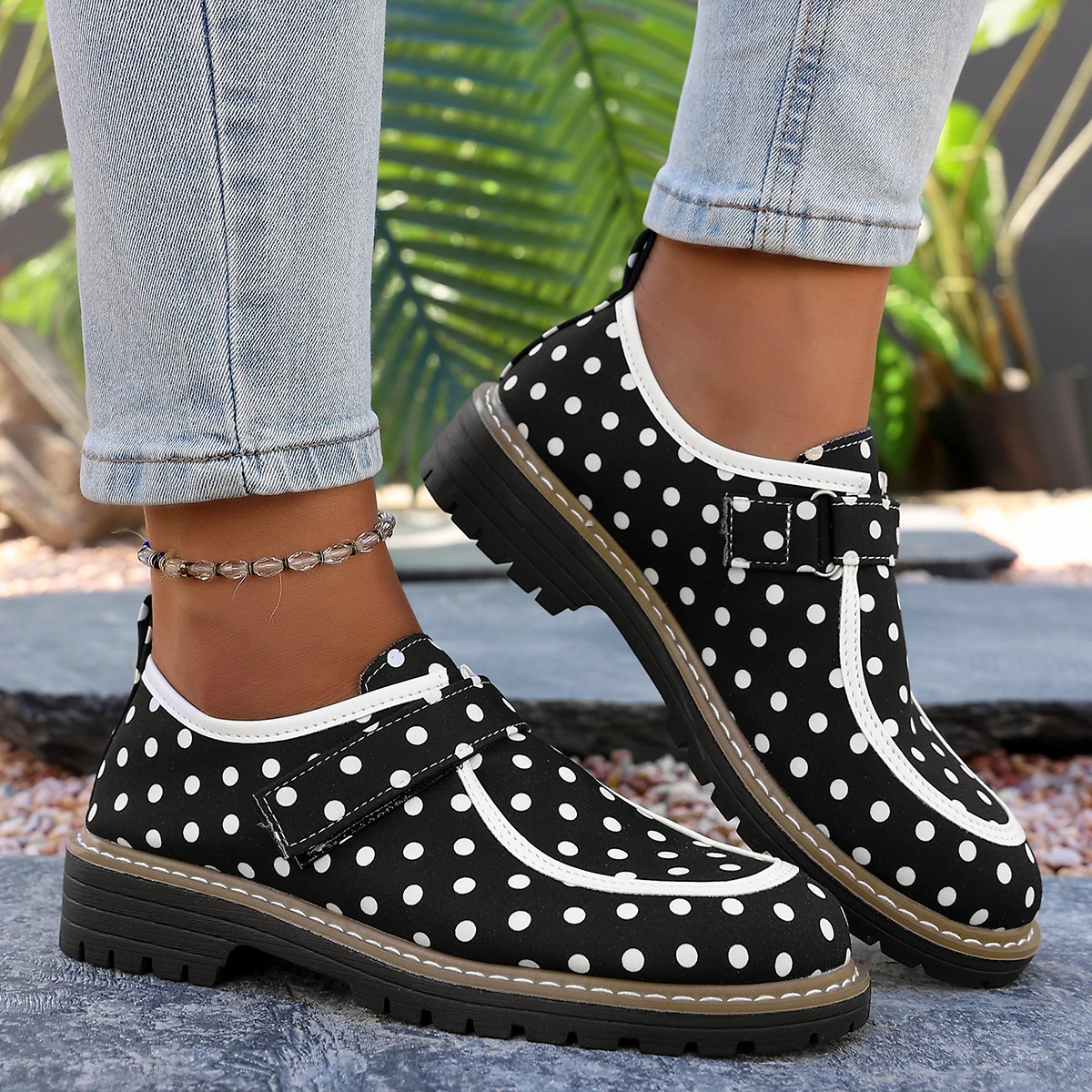 

Women's Large Size Fashionable Polka Dot Decorated Low-top Shoes Spring and Autumn New Velcro Design Casual Comfortable Loafers