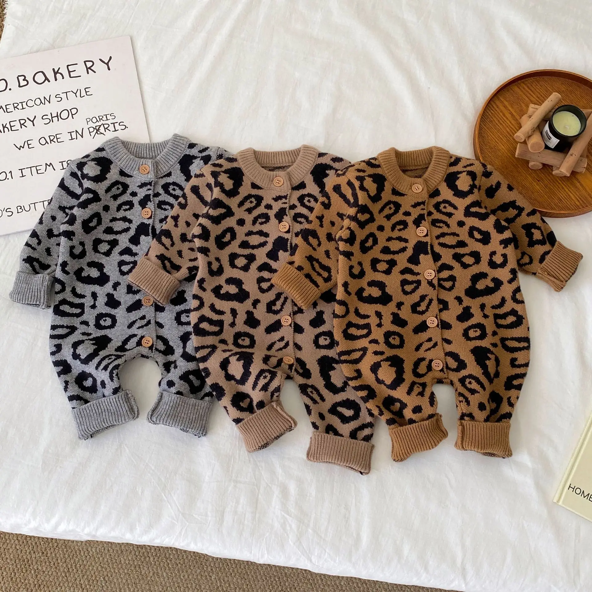 

2025 детский осенне-зимний свитер, комбинезон, новая вязаная теплая детская одежда с длинными рукавами и леопардовым принтом для мужчин и женщин
