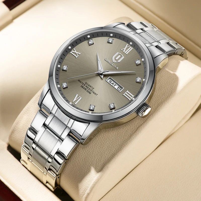 Qingxiya นาฬิกาควอทซ์สีเทาแฟชั่นใหม่สำหรับผู้ชายนาฬิกาสแตนเลสกันน้ำมีวันที่ของสัปดาห์นาฬิกาผู้ชายนาฬิกาแบรนด์หรูชั้นนำ