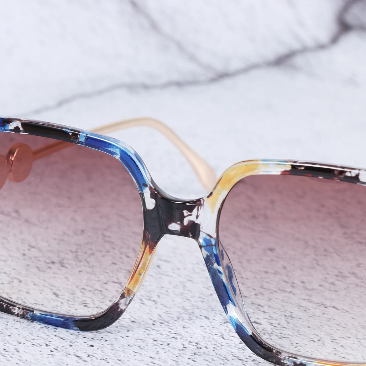 

Blue Floral Frame Sunglasses Women Trendy Pearls Lightweight Sun Protection Fashion Accessories Plastic PC Materials