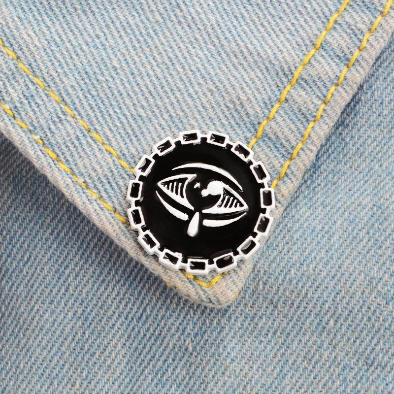 Insignias de ojo de lágrima personalizadas, Pines de solapa de ropa, alfileres de brujería negra Punk, broche de esmalte de bruja y gato, reloj de arena, pata de gato