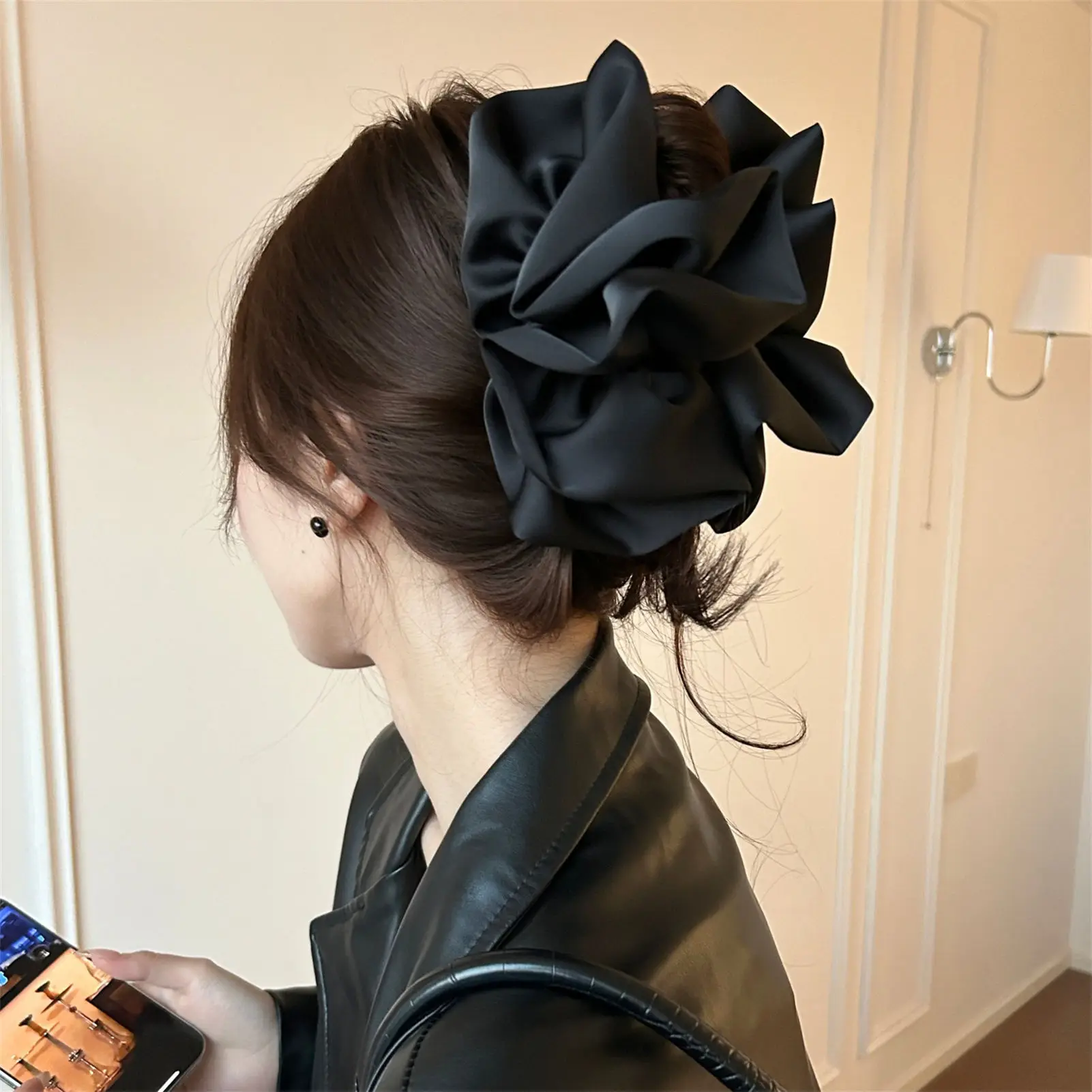 Elegant Korean Style Long Hair Satin Cloud Bubble Shark Claw Clip Bubble Hair Claw Ponytail Holder Hair Clip Fashion Hairpin