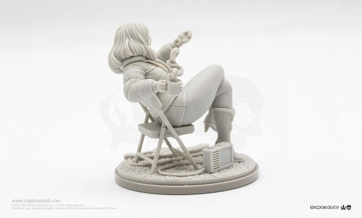 Resin Model Kit Kingdom Death KD  Waiting in the Railyard