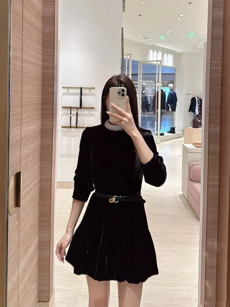 S Home Winter 2025 تنورة ماكسي مخملية عالية الخصر مزينة باللؤلؤ وحجر الراين or Dr Slimming Bla Dr Commute Sle