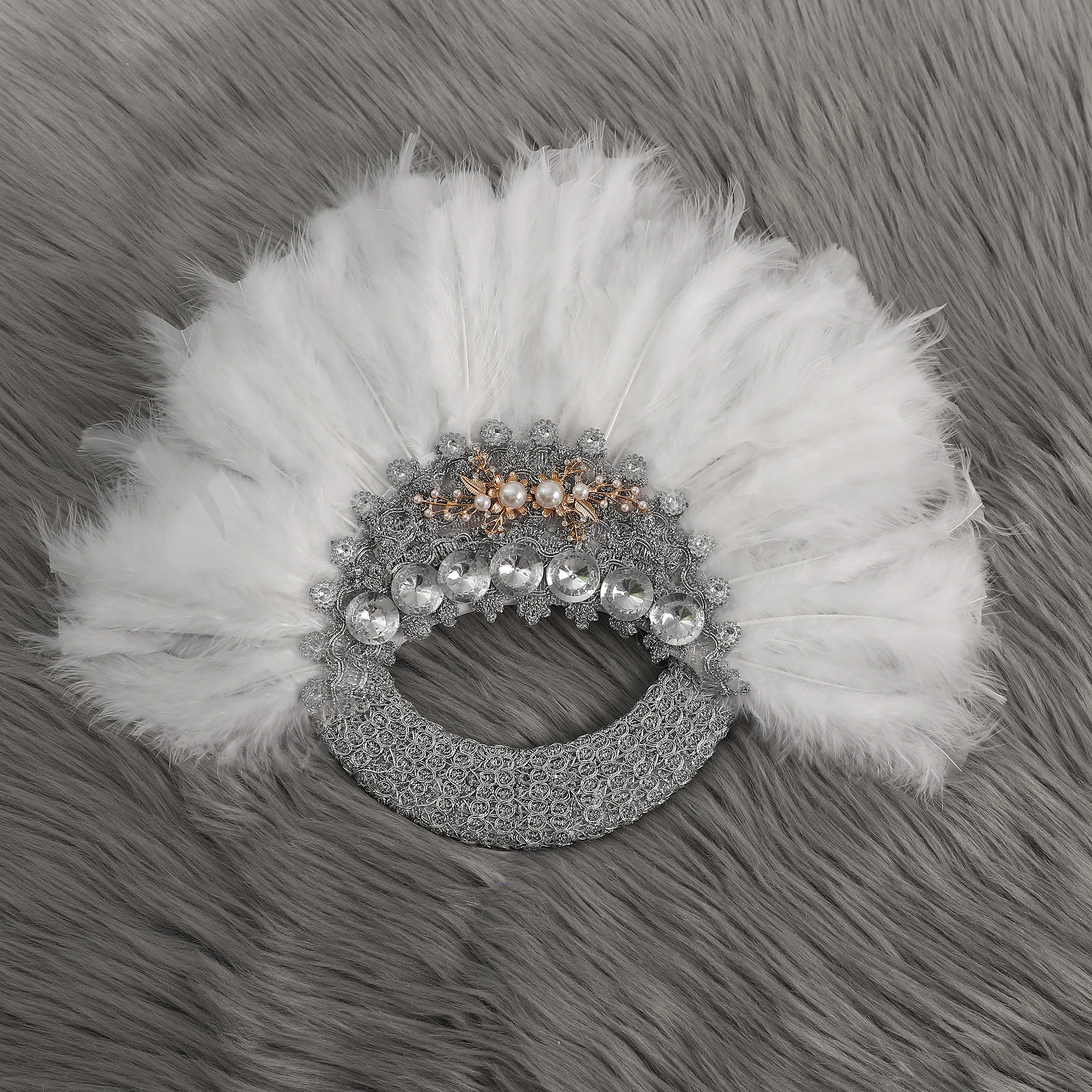 

Classy Wedding Fan – Stylish Feather Hand Fan，Great for outdoor ceremonies, receptions, or as a keepsake gift. Dreamy & chic!