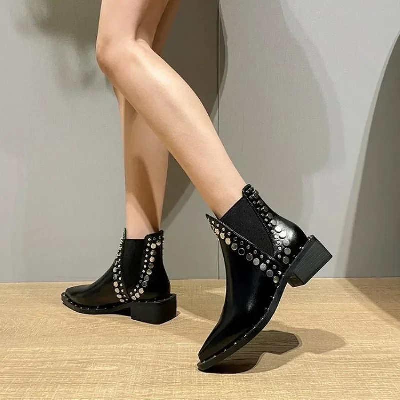 European and American Thick Heeled Ankle Boots for Women Pointed Toe Fashion Rivet PU Leather Boots Plush Warm Short Boots