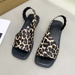 2023 New Summer Women's Sandals Vintage Open Toe Fashion Beach Flat Shoes Large Square Head Leopard Pattern Designer Slippers