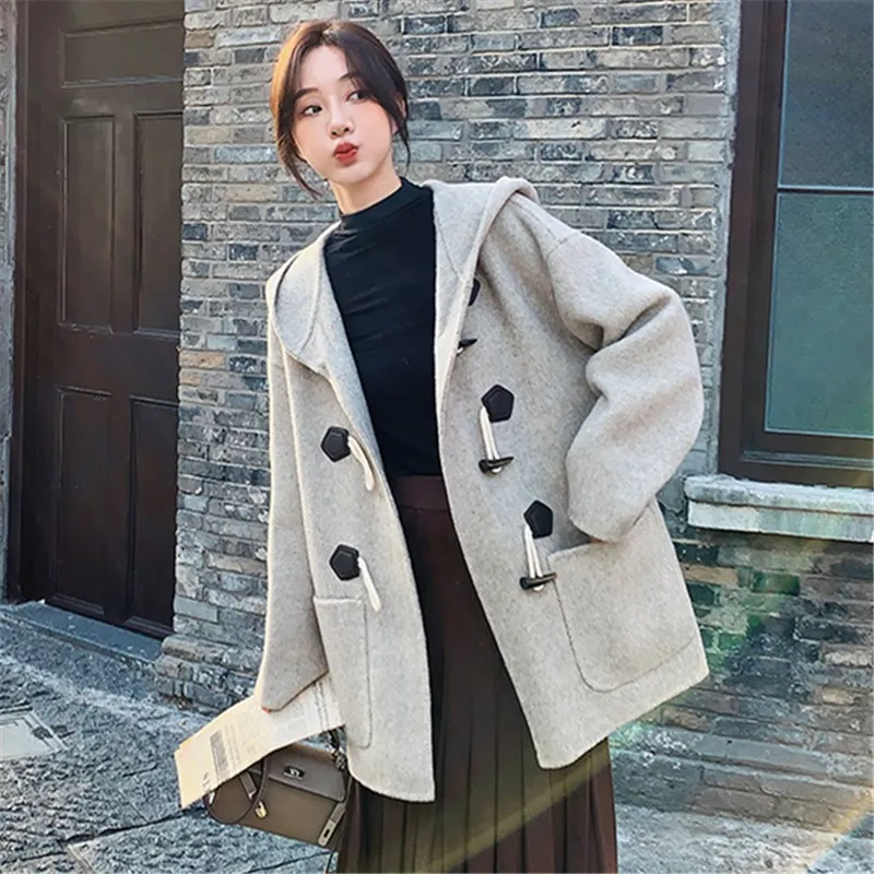 

2022 Autumn Winter New Oatmeal Horn Button Hooded Woolen Coat Women Vintage Elegant Loose Preppy Style Korean Jacket Girl 2288