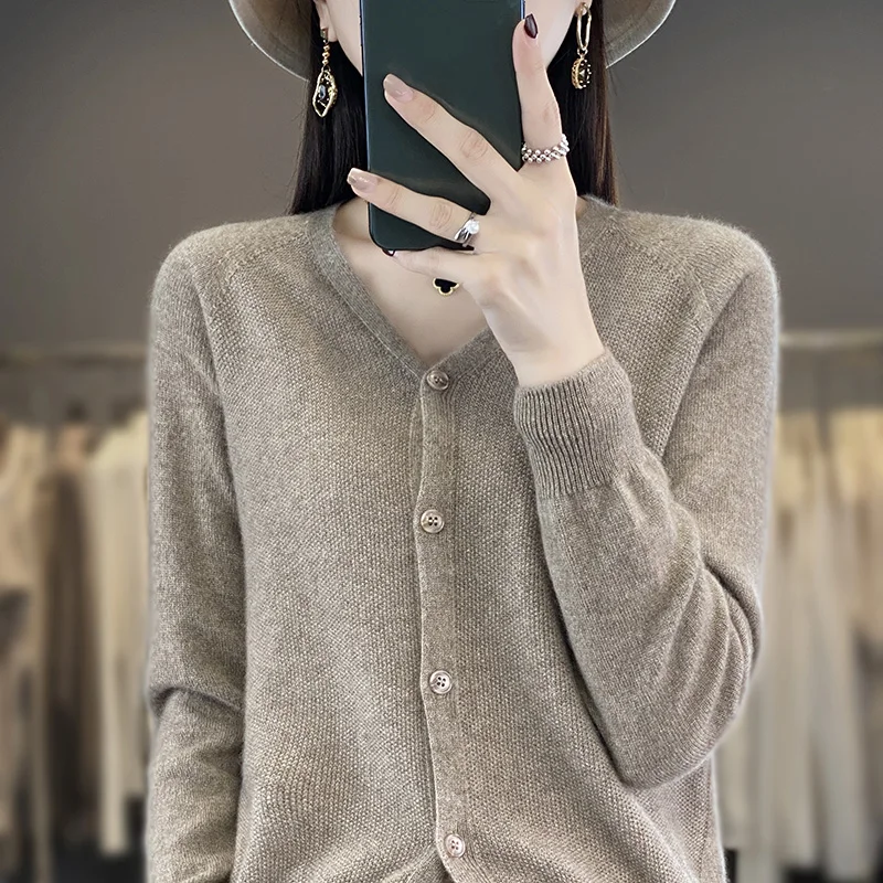 

Spring and Autumn women's classic wool cardigan V-neck knitted long sleeved button sweater casual high-quality loose top