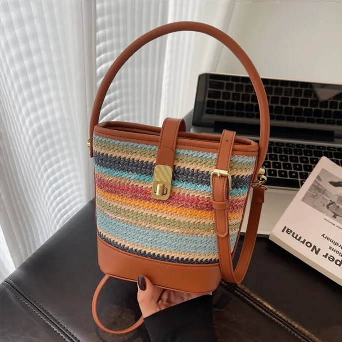 

2025 Новая женская сумка-тоут в корейском стиле, тканая сумка через плечо, шикарная дизайнерская роскошная сумка, повседневная модная контрастная сумка