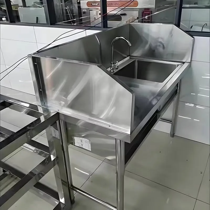 โต๊ะทำงานครัวสแตนเลสคุณภาพดีที่สุดสำหรับทำความสะอาดปลา พร้อมอ่างล้าง