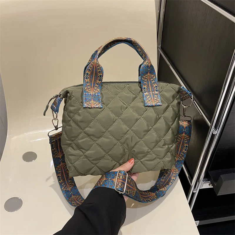 Casual Quilted Puffer Tote Bag Padded Women Handbags Wide Strap Shoulder Crossbody Bag Bylon Small Shopper Bag 2024 Warm Winter