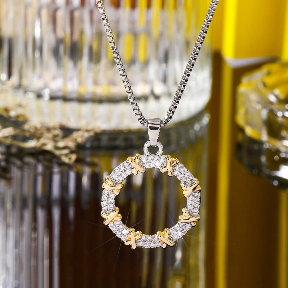 

Женское модное ожерелье с подвеской из нержавеющей стали в элегантном и роскошном стиле, подходящее для повседневного ношения и праздничных подарков