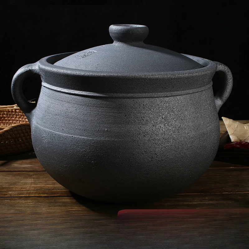 Black clay pot, old-fashioned coarse earth sand pot, unglazed traditional tile pot, dedicated to household soup making,