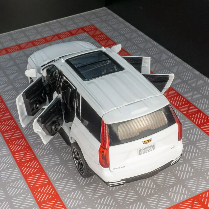 1:32 Cadillac Escalade aleación SUV vehículo todoterreno modelo puertas de coche y capó del motor, el maletero se puede abrir mano de obra fina