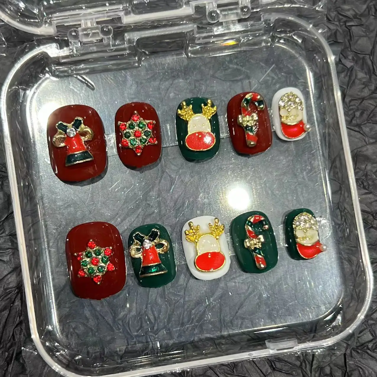 10pcs Handmade Christmas Press on Nails Shiny Rhinstone Deer Santa Claus False Nail Patch Cartoon Xmas Party Fake Nail Tips