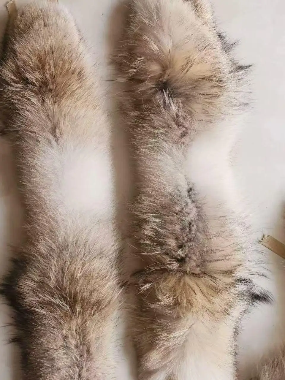 カスタムメイドのグースフェザーカラーダウンジャケット、ウルフファー襟付き、セパレートパイロット2050エクスペディションカラー、ファブリックアクセサリー