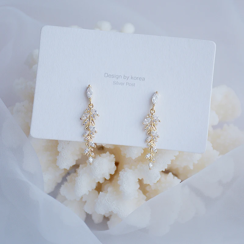 Charm 18k Real Gold Leaves Earrings for Women Exquisite Tiny Zirconia Stud Earring Elegant Korean Crystal Wedding Ringen Pendant - view 3