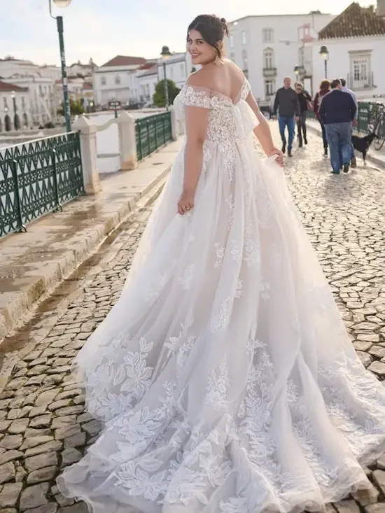 Abiti da sposa personalizzati senza schienale più A-line con spalle scoperte Tulle Appliques Boho Abito da sposa Abiti da sposa da sposa