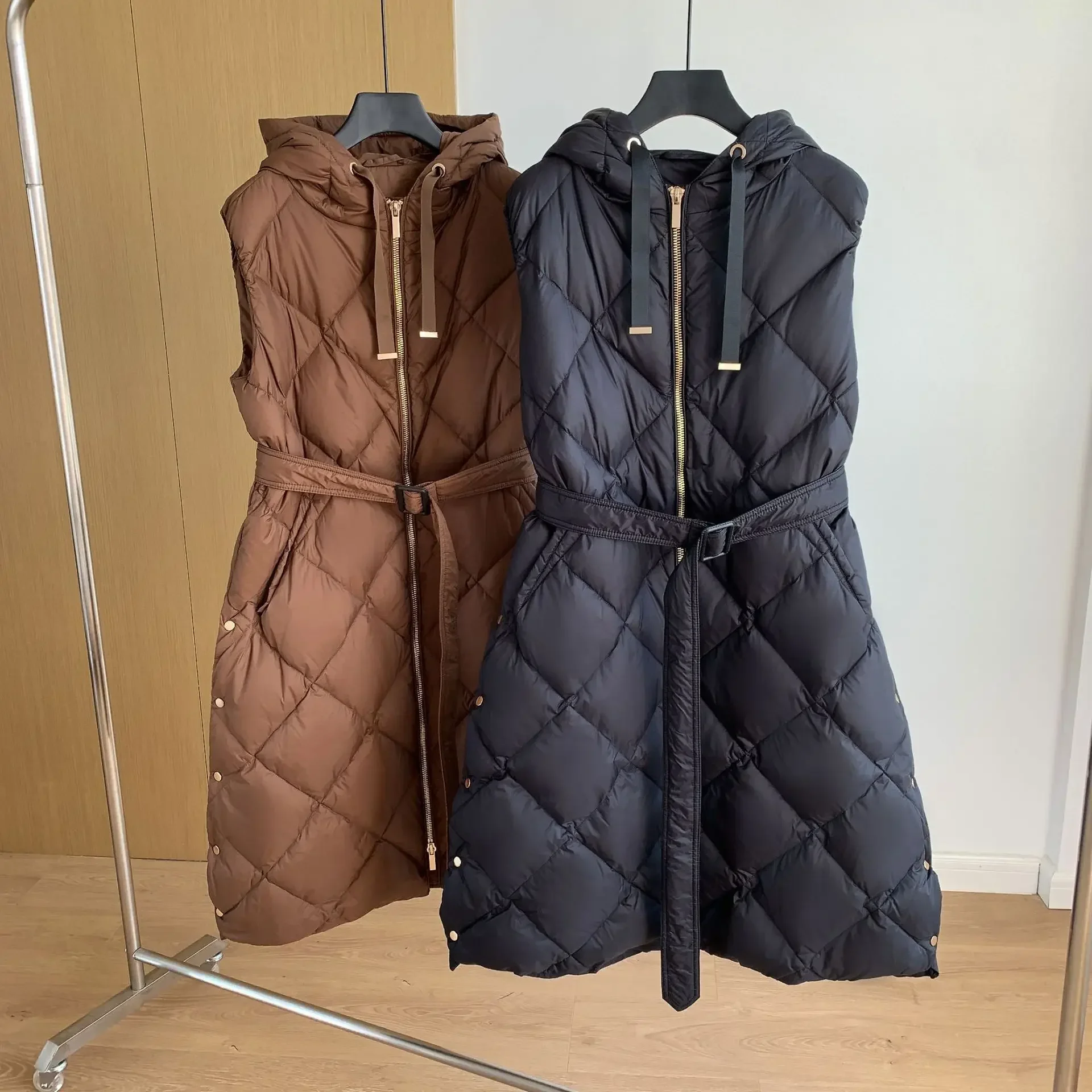 

Long Hooded 90% White Duck Down Vest Women Winter 2024 Fashion Sleeveless Puffer Jacket with Belt Female Autumn Warm Waistcoat