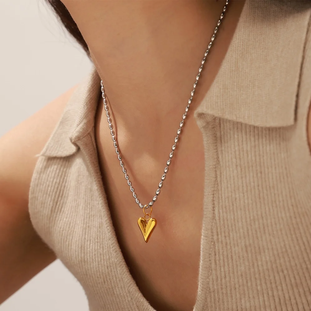 Retro Silberfarbene Edelstahl-Perlenkette, 18k Goldfarben plattiert, mit Liebes-Titanstahl-Anhänger für Damen – Detail 1