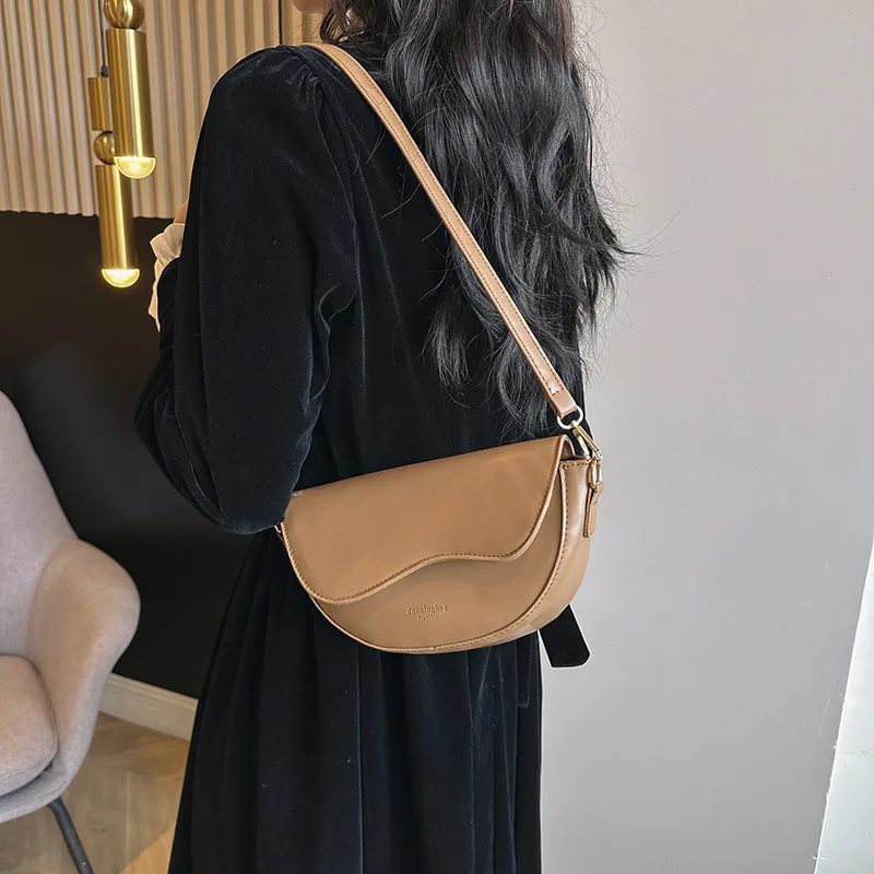 Bolsa feminina tiracolo de couro PU, bolsa de axila de ombro único elegante, simples e casual, novo estilo, outono e inverno, 2024