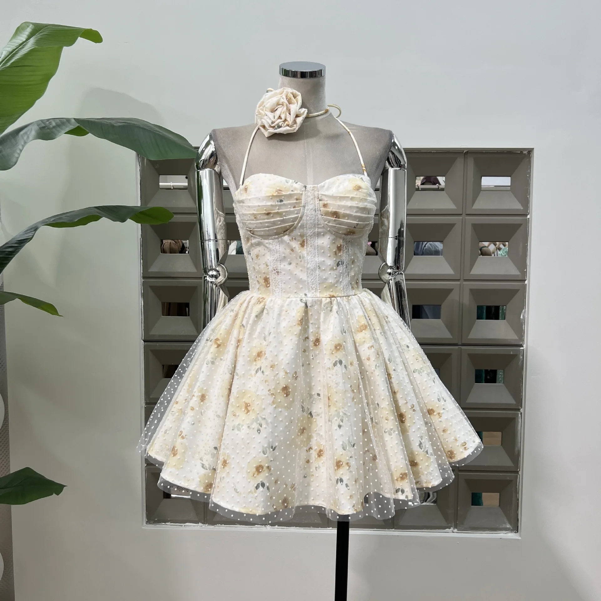 ファッションサマードレス女性ハイウエストウェーブポイントレースアップストラップレスショートドレス誕生日パーティー衣装ヴィンテージ花柄ガウン