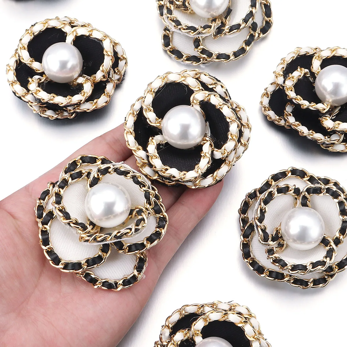 1Pc 패브릭 동백 진주 꽃 패치 의류 바느질 용품에 대한 유행 Applique DIY 공예 모자를 쓰고 있죠 브로치 홈 장식품