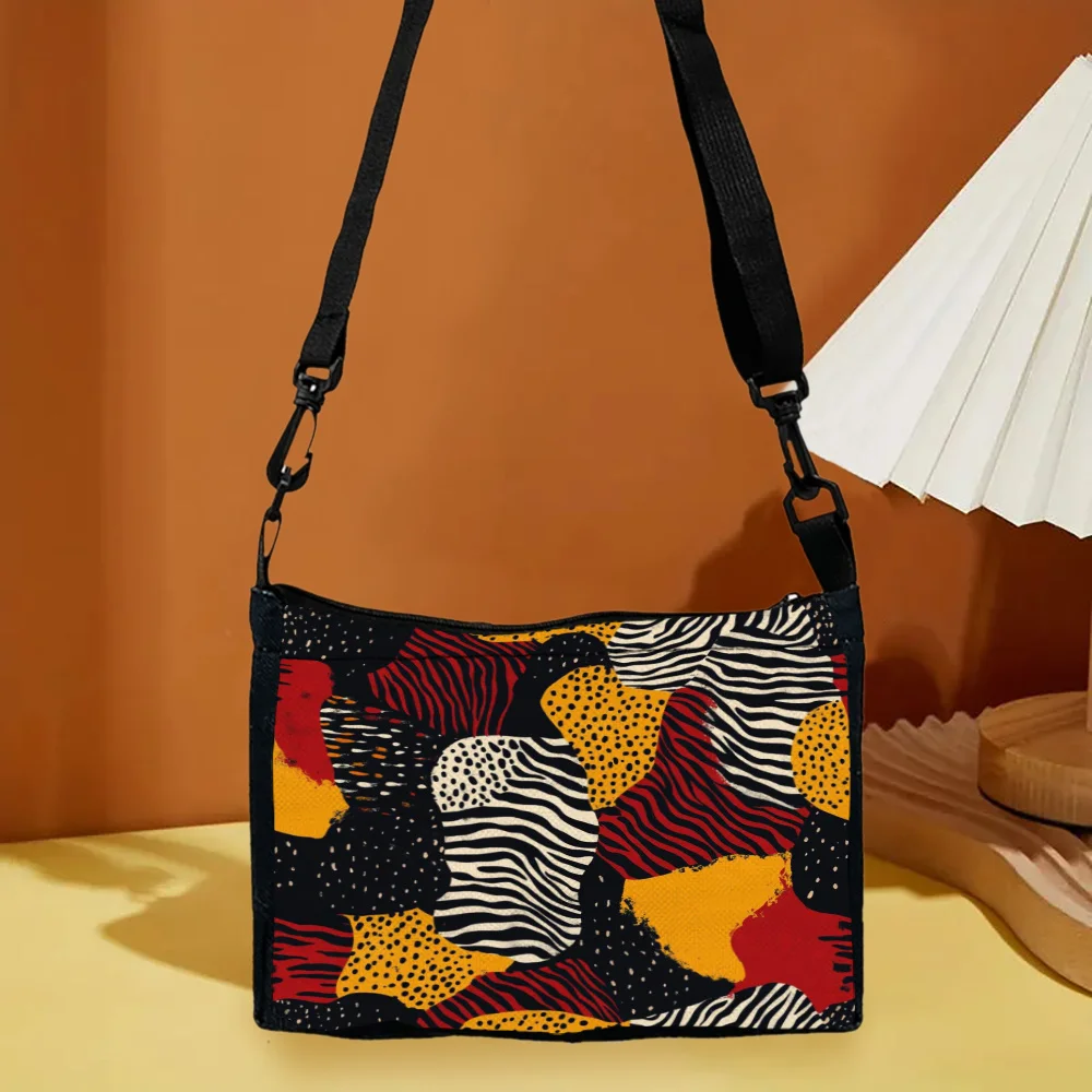 

Animal Art Printed One-Shoulder Crossbody Bag with Zipper, Hand Washable, Adjustable Straps, Suitable for Outing and Gifts