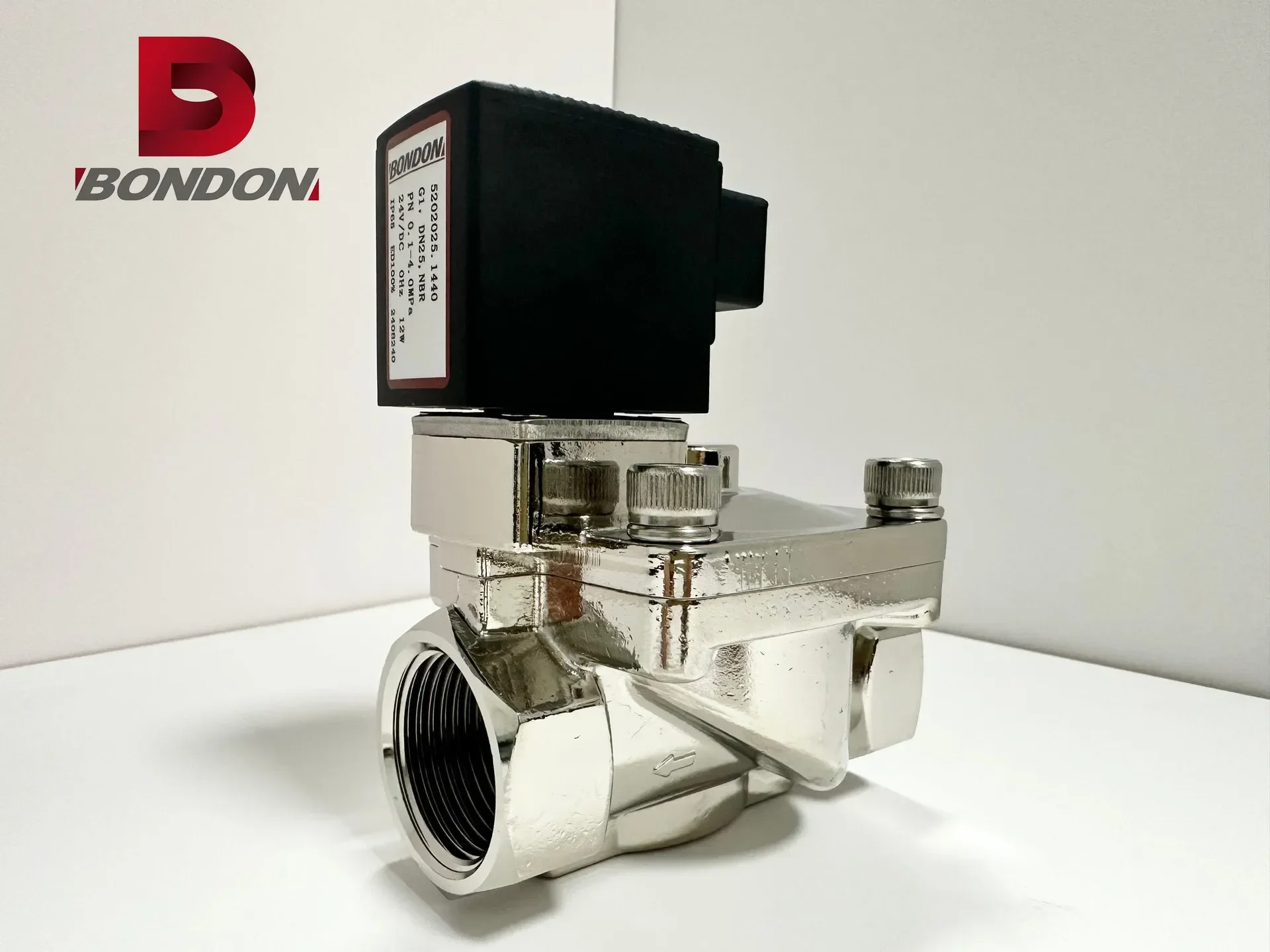 Customized two-position two-way pilot-operated high-pressure solenoid valve brass chrome-plated pesticide spraying 40kg