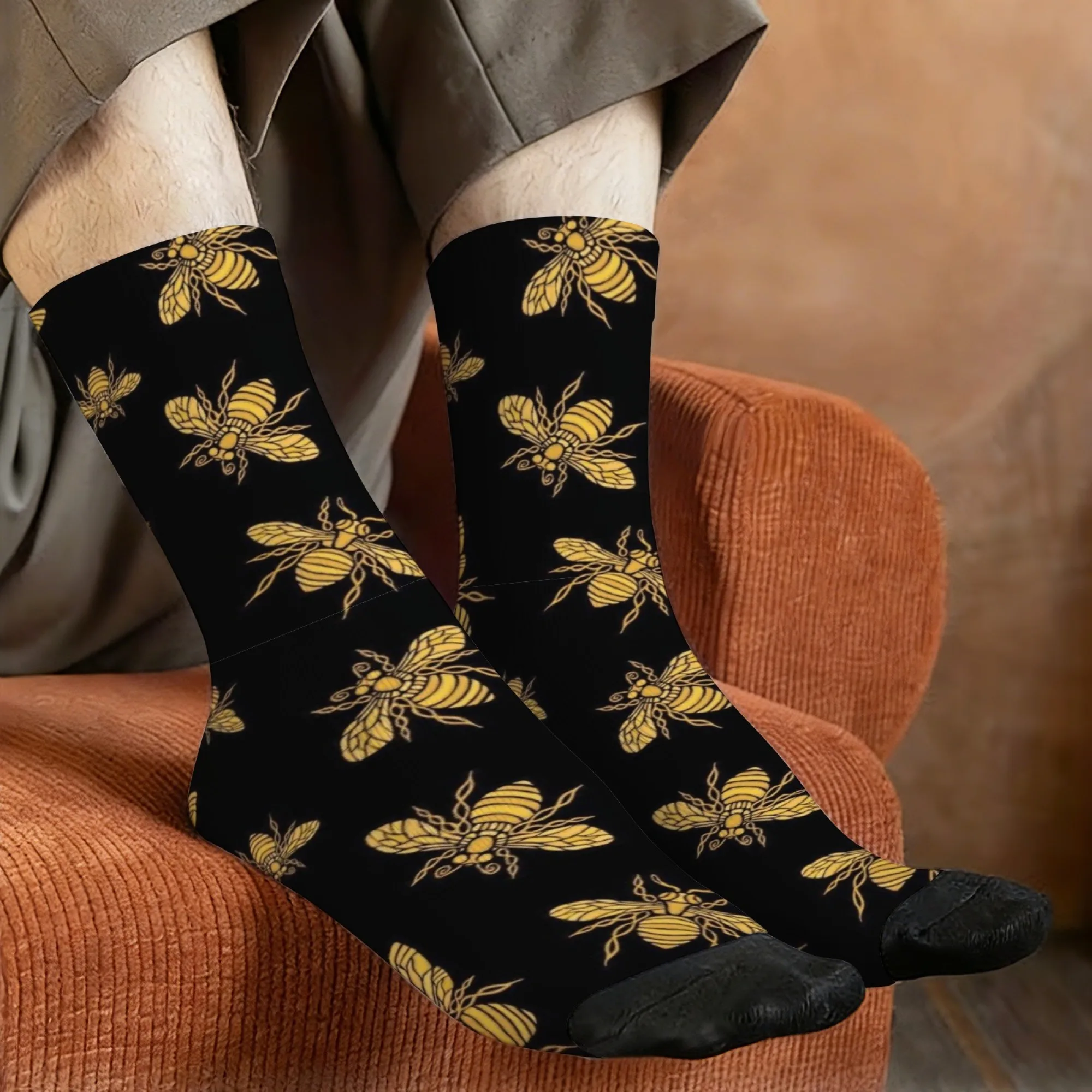 Retro Black and Gold Bee Print Mid-calf Socks Novel Fashionable Fun Soft Comfortable Breathable Skin-friendly Non-slip Socks