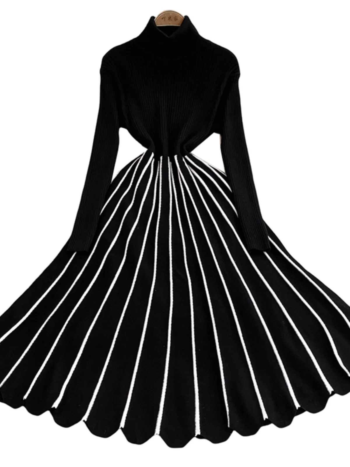 Black and White Striped Dress Is This the Right Choice for Fall Office Wear? Black and White Striped Dress Is This the Right Choice for Fall Office Wear?