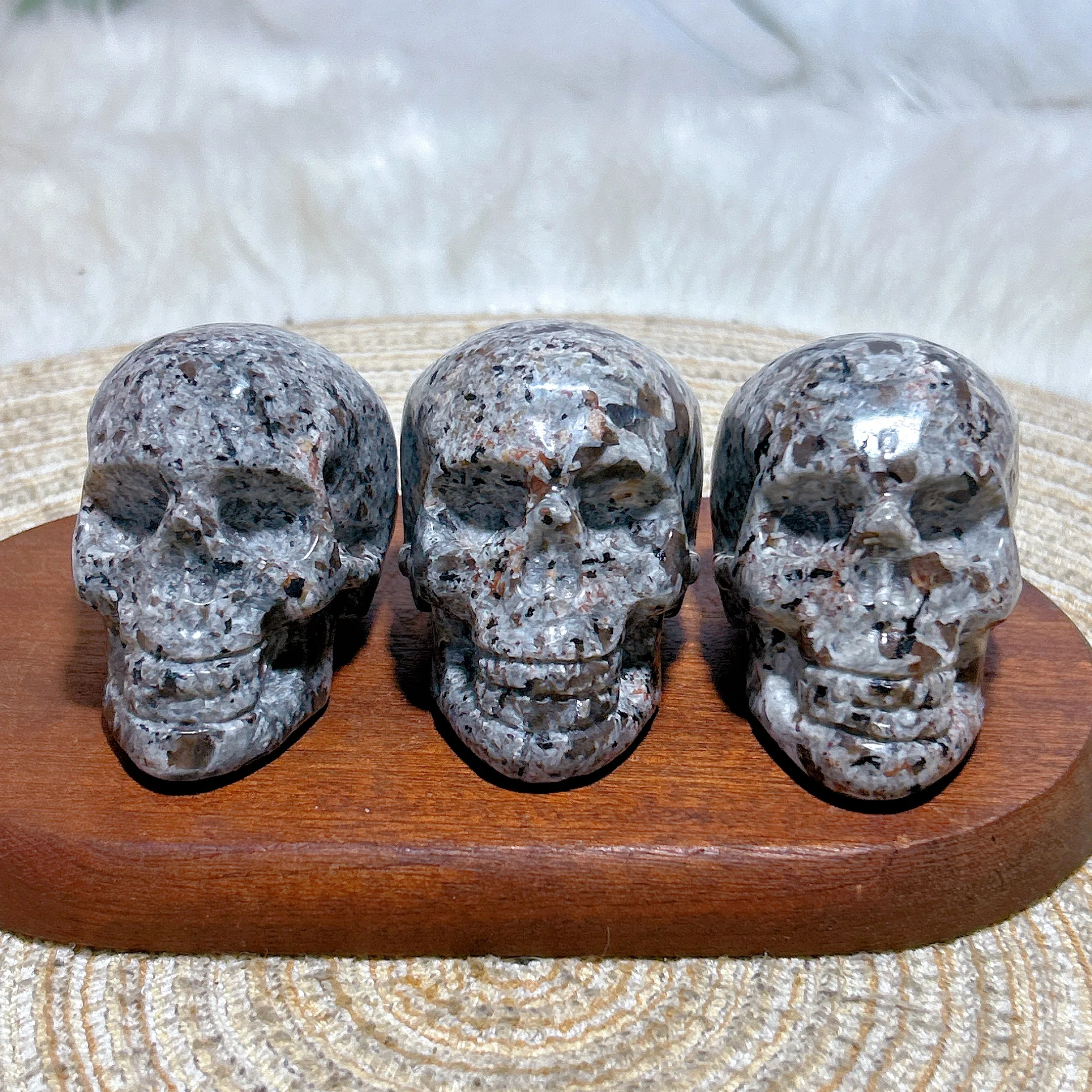 Natural Crystal Yooperlite Skull Carving UV Light Reactive Healing Energy Mineral Reiki Ore Home