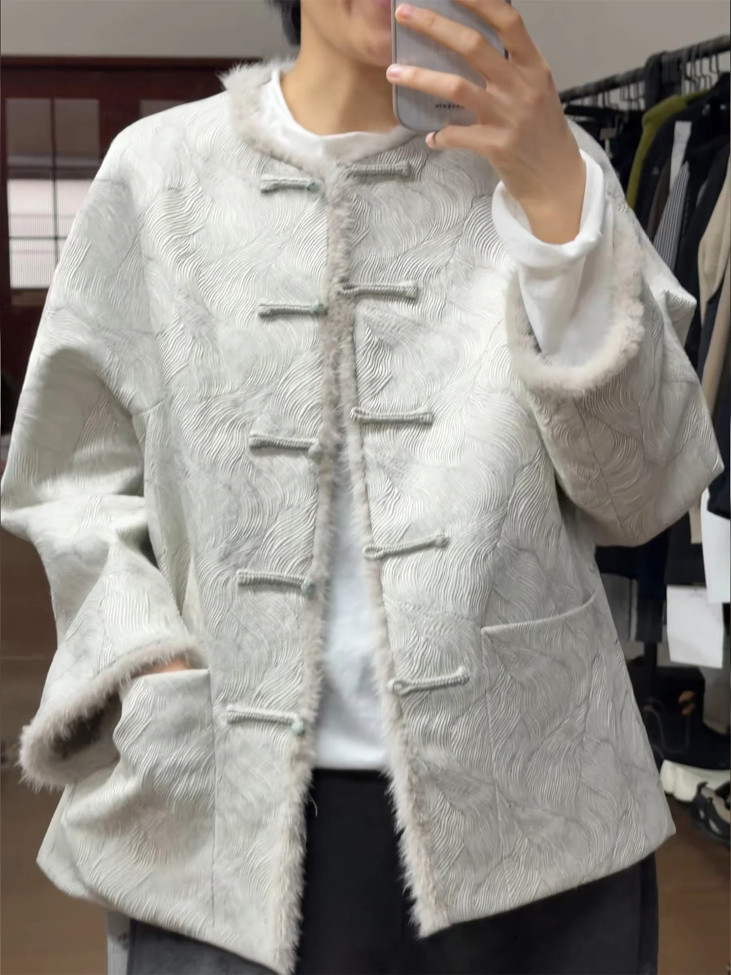 

Женская норковая шуба на раннюю весну с круглым вырезом, на пуговицах, в китайском стиле, с нефритовыми вставками, теплая, приталенная, для повседневной носки