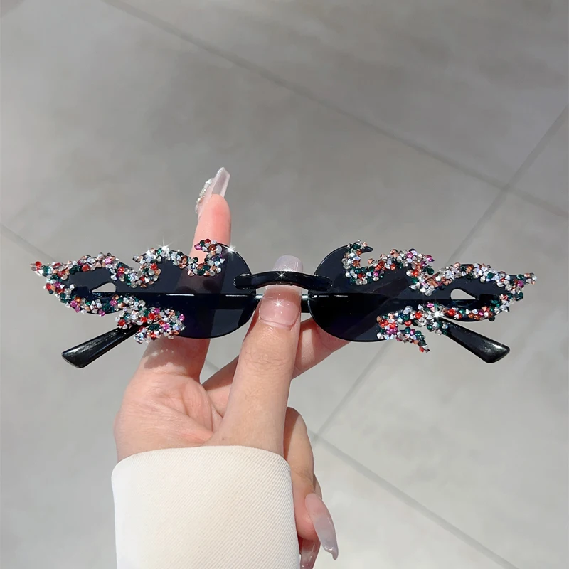 KAMMPT, gafas de sol de moda sin montura con diseño de fuego para mujer, decoración de Color caramelo, gafas de sol de fiesta, gafas de sol rosas de playa brillantes de cristal elegante