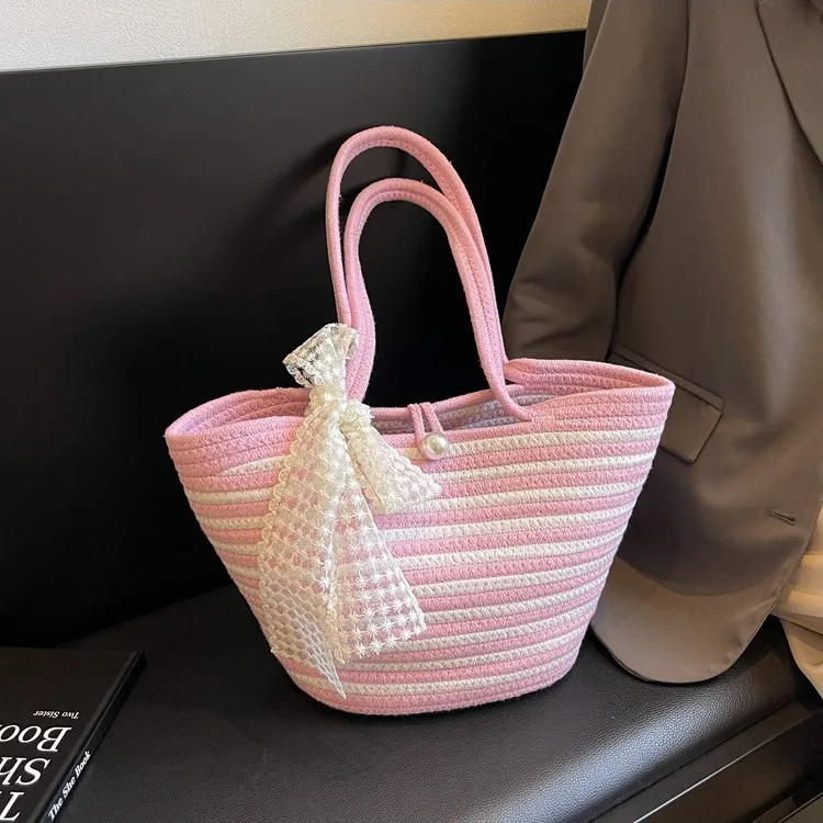 Sweet and fresh woven bag for women in spring and summer 2024 new French shoulder bag for girls heart vegetable basket bag