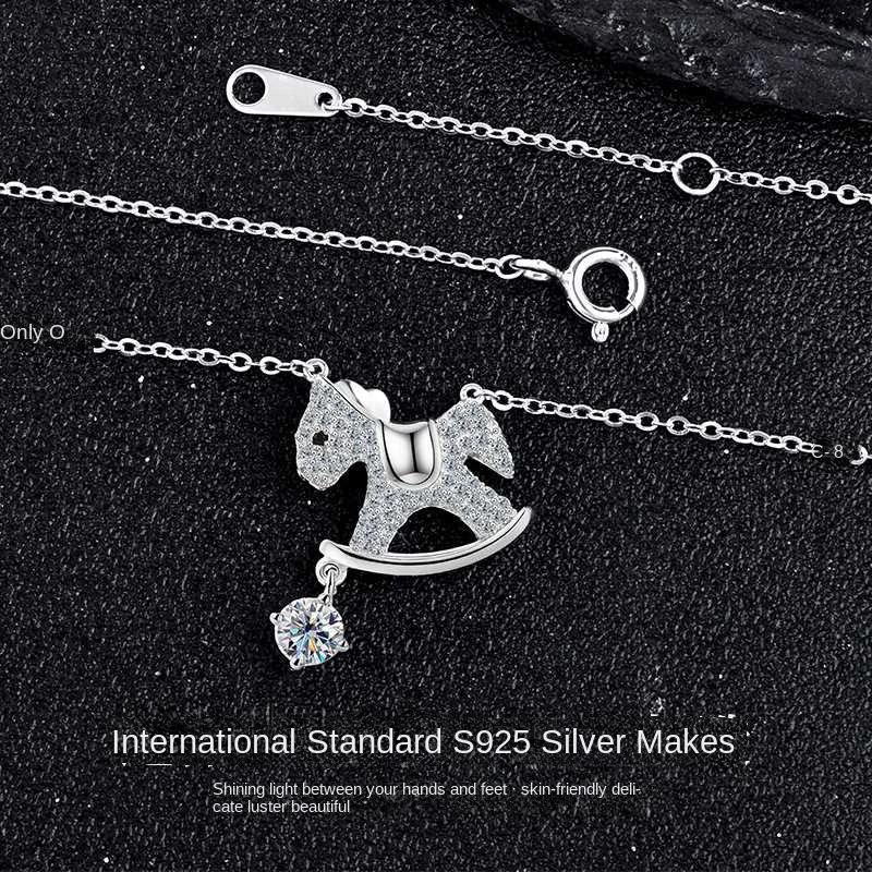 Kalung Kuda Kayu Perak Murni S925 yang Indah dengan Moissanite 0.3ct Rantai Sweater - Perhiasan Mewah Ringan Hadiah untuk Hari Valentine