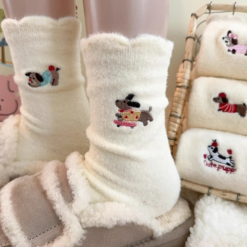 

Флисовые белые носки с вышивкой собаки, женские мягкие зимние теплые носки средней длины, модные утепленные снежные домашние носки с милым щенком
