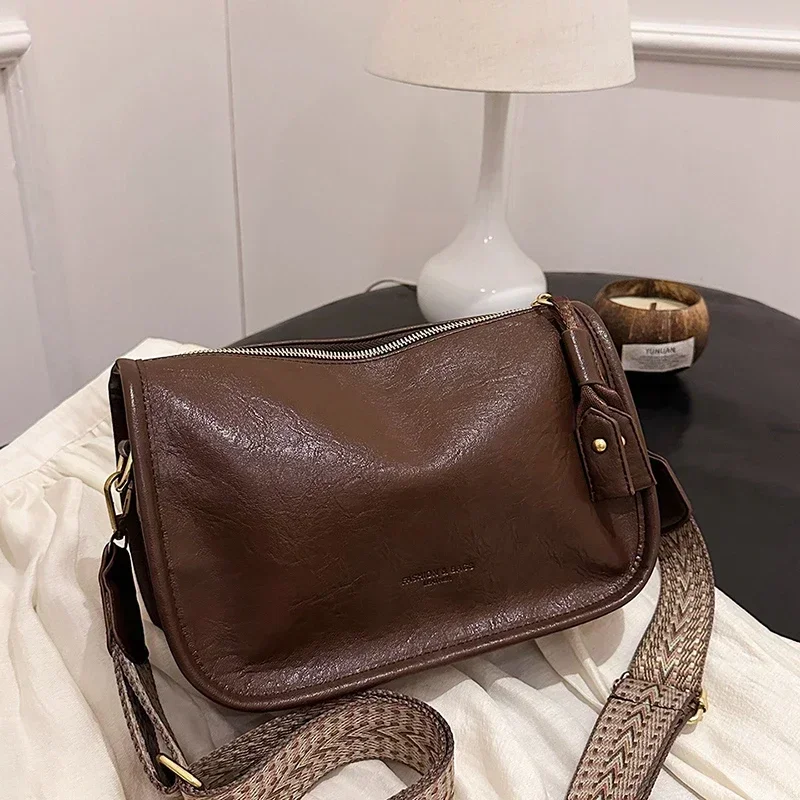 Retro podmiejska torba na poduszkę dla kobiet nowa jesień/zima o dużej pojemności wszechstronna szeroka torba na ramię z paskiem na ramię Un sac épaule