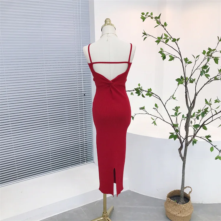 7014 الصيف هونغ كونغ نمط مثير المؤنث خارج الكتف عارية الذراعين تويست تصميم شق حزام تانك اللباس