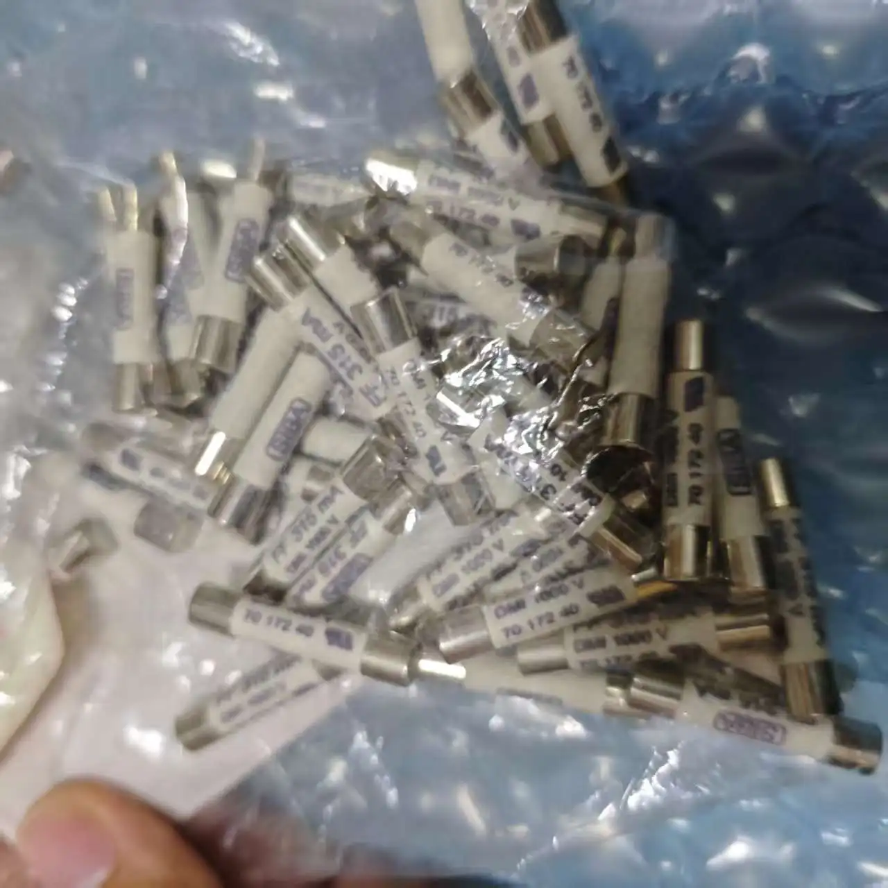 

10 шт. FF315mA FF500mA FF630mA FF800mA 1000 В FF10A FF16A FF20A Керамический предохранитель SIBA 6 x 32 мм