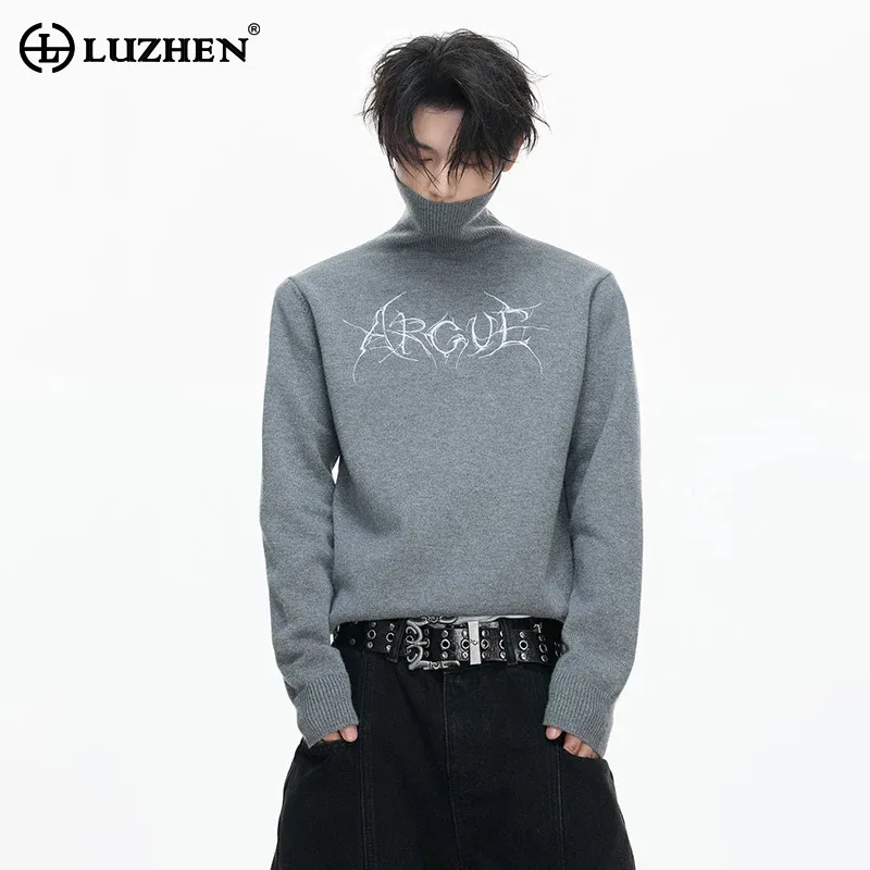 

LUZHEN 2026 Зимний Оригинальный Дизайнерский Вязаный Свитер с Вышивкой и Буквенным Принтом, Мужской Модный Облегающий Свитер с Высоким Воротом JY6131